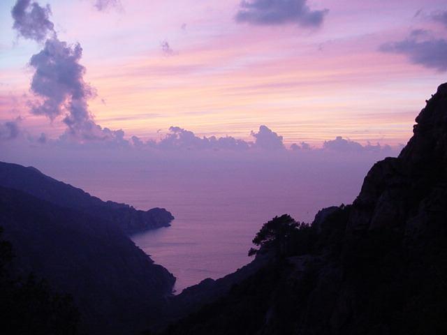 Przykład opisu fotografii (2) TEMAT: Korsykańskie impresje Zachód słońca nad jedną z