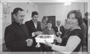 Nr 7/8 2016 (228) Zwiastun Maryi razem naszkicowanym. Do Książki dołączyliśmy dedykację oraz pocztówkę z podpisami członków wspólnoty ;) Świat byłby taki ubogi.
