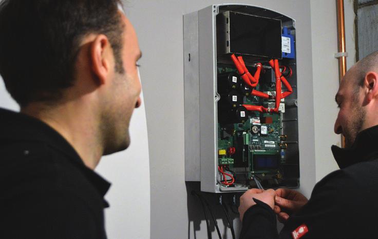 Dodatkowe konfiguracje StorEdge 4 Instalacje PV bez systemu SolarEdge PV Sieć Sieć 6 Zasilanie awaryjne bez PV* W celu aktualizacji instalacji wykorzystujących jednofazowe lub trójfazowe systemy