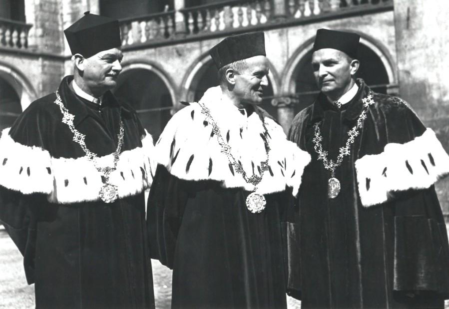 nadzwyczajnego (1958) i zwyczajnego (1968), jako pierwsza osoba spośród pracowników naukowych Katedry PPM. W latach 1951-54 pełnił funkcję dziekana Wydziału Metalurgicznego (rys.