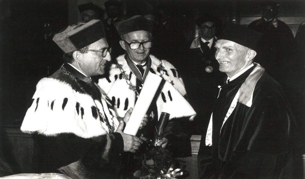Zasłużony Hutnik PRL (1970), Złota Odznaka Za pracę społeczną dla Miasta Krakowa (1971), Złota Odznaka Zasłużony w rozwoju Województwa Katowickiego (1972), Zasłużony Działacz Kultury Fizycznej