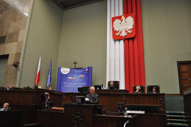 O godzinie 16.00 rozpoczęły się obrady sesji plenarnej Sejmu Polonijnego, które prowadził wicemarszałek Sejmu RP Cezary Grabarczyk.