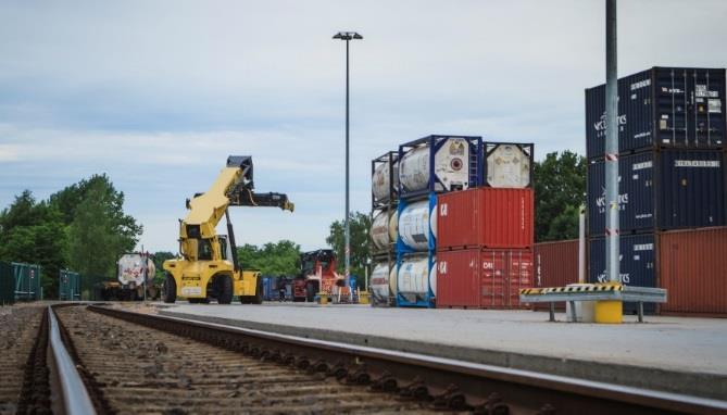 tracks working area: 30 000 m2 containers repair workshop