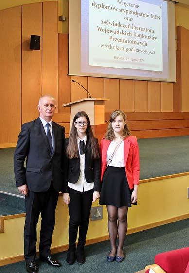 Dzieci i rodzice świetnie się bawili z clownem i Mikołajem. Laureatki 21 marca br. w Białymstoku z rąk Podlaskiego Kuratora Oświaty Katarzyna Gronostajska i Katarzyna Lubowicka z kl.