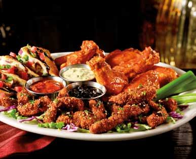 CHICKEN FAJITA NACHOS Chrupiące chipsy z tortilli kukurydzianej z grillowanym kurczakiem, cebulką sauté oraz zieloną papryką, zapieczone z serem Monterey Jack i podawane z plasterkami papryczki