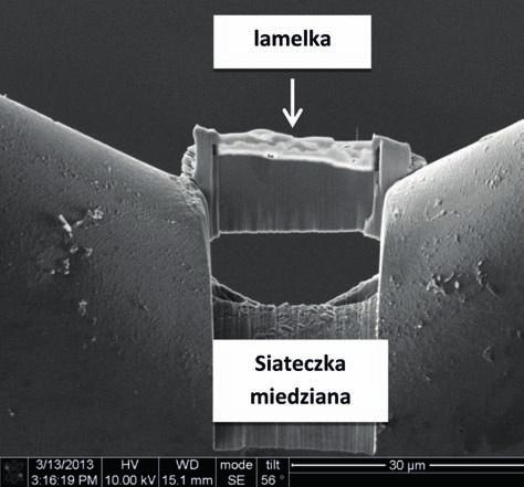 Proces wyciągania lamelki z materiału rodzimego z wykorzystaniem igły wolframowej (a) oraz lamelka zamocowana na siateczce miedzianej (b) Fig. 2.