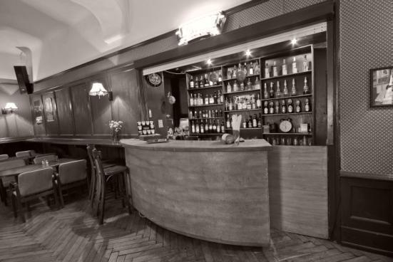pl ilość miejsc: sala główna 65, ogródek 20 OLD PUB 58-500 Jelenia