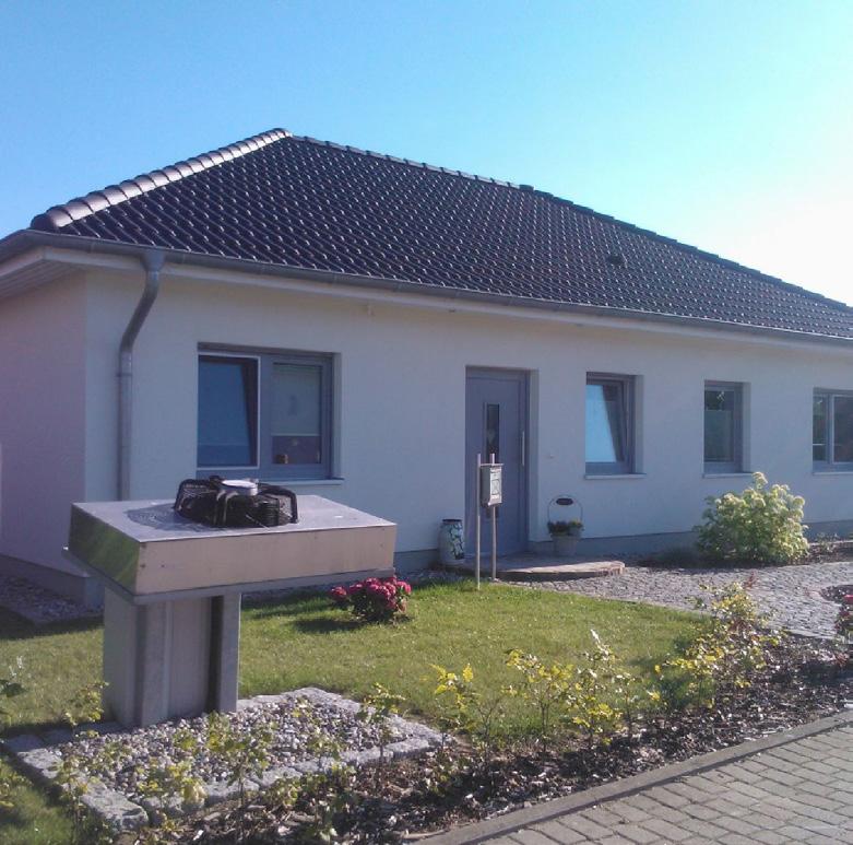 .. Pomieszczenie mieszkalne określane jest często mianem trzeciej skóry człowieka. W końcu w dzisiejszych czasach do 90% naszego czasu spędzamy w zamkniętych pomiesz czeniach.