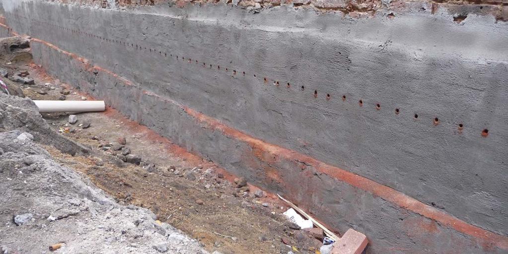 Izolacje poziome ścian piwnicznych Wtórna izolacja pozioma przepona pozioma: Podczas kompleksowej renowacji obiektów zabytkowych należy usunąć źródła zawilgocenia ścian.