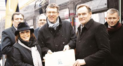 Na zdjęciu od lewej: Solange Olszewska, Prezes Zarządu Solaris Bus & Coach, Ulf Middelberg, Prezes Leipziger Verkehrsbetriebe, Burkhard Jung, Prezydent Lipska, dr Norbert Menke, Członek Zarządu