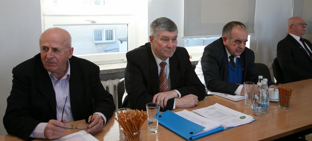 Dyskusja nad stanem finansów Stowarzyszenia Stanisław Cegielski poinformował, że Prezydium przygotowuje zestawienie uzyskiwanych wpływów przez