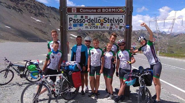 DREAM TRIP Dzień XVI+XVII Po dość chłodnej nocy u salezjanów wstaliśmy skoro świt i ok. godz. 9.00 zaczęliśmy podjeżdżać na Stelvio.