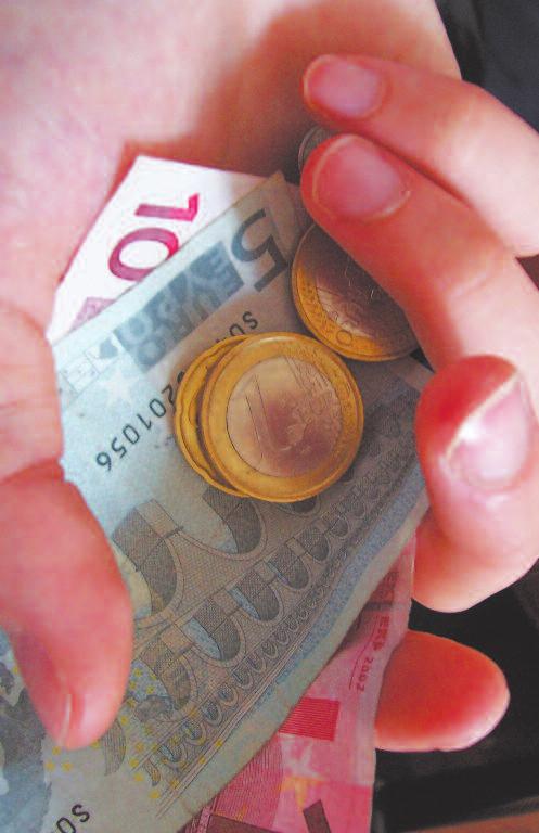 2 Praca i życie w Holandii i Belgii W kwiet niu 2017 ro ku Bun de - stag ofi cjal nie za twier dził tę zmia nę.