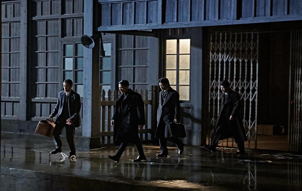 sprawę z faktu, że Korea, której historia współczesna nie jest wcale mniej dramatyczna niż krajów zachodnich, może posłużyć jako pretekst do stworzenia filmu szpiegowskiego.