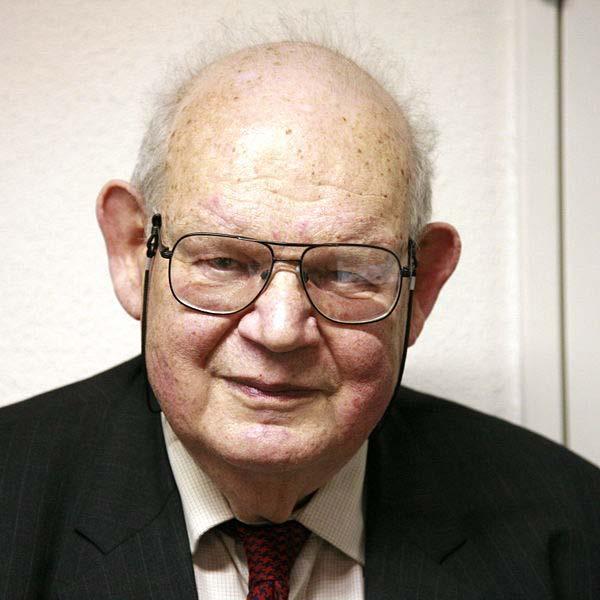 Benoit Mandelbrot matematyk urodził się Warszawie pracował we