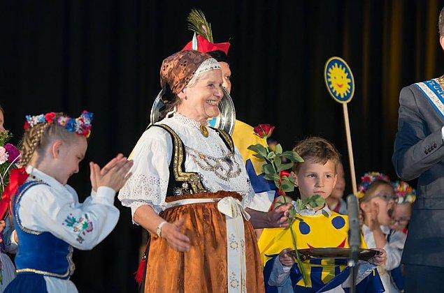 Zofia Marcinek z wykształcenia pedagog, choreograf i instruktor tańca. Cieszynianka, tancerka Zespołu Pieśni i Tańca Ziemi Cieszyńskiej. Badacz folkloru tanecznego Śląska.