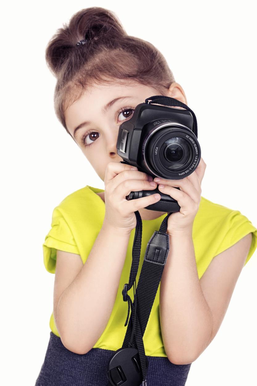 Dzięki szkoleniom dziecko nie tylko nauczy się robić zdjęcia na wakacjach czy wycieczkach szkolnych, ale rozwinie swoją pamięć wizualną, poszerzy wyobraźnię i percepcję.