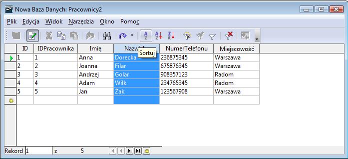 . Rysunek 5.7. Sortowanie według nazwisk rosnąco Po zamknięciu i zapisaniu tabeli można przystąpić do tworzenia kolejnego obiektu kwerendy. 5.3.