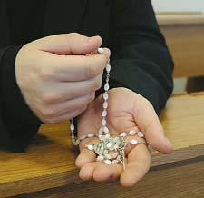 Parafia Matki Bożej Częstochowskiej Październikowy Różaniec Jak zawsze w październiku, w naszym kościele pól godziny przed niedzielna msza świętą (9.30 A.M) będziemy odmawiać modlitwę różańcową.
