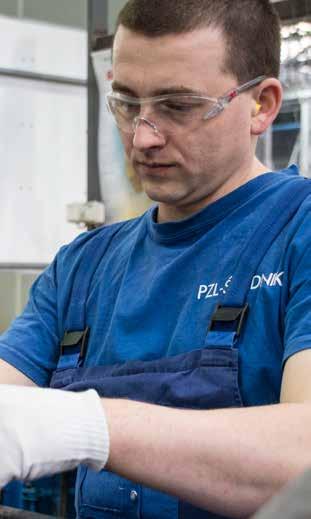 Rozwój osobisty pracowników oraz doskonalenie ich umiejętności Firma PZL-Świdnik dąży do doskonalenia umiejętności i kompetencji zawodowych swoich pracowników oraz wspiera ich rozwój