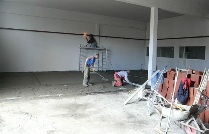 Grubsza płytka większa wytrzymałość. Zaprawa, jastrych czy beton mają specyficzne granice wytrzymałości i zazwyczaj określoną trwałość.