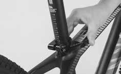 22 MONTAŻ Z OPAKOWANIA BIKEGUARD MONTAŻ Z OPAKOWANIA BIKEGUARD 23 USTAWIENIE KIEROWNICY WYPOSAŻENIE DO UCZESTNICTWA W RUCHU DROGOWYM Lub zmerz wysokość sedzena przy dotychczasowym rowerze Twojego