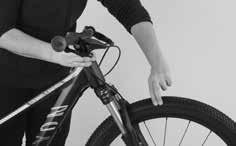 24 MONTAŻ Z OPAKOWANIA BIKEGUARD MONTAŻ Z OPAKOWANIA BIKEGUARD 25 SPRAWDZENIE I USTAWIENIA Nech Twoje dzecko pocągne klka razy za dźwgnę hamulca po zamontowanu koła zamknęcu os wtykanej lub