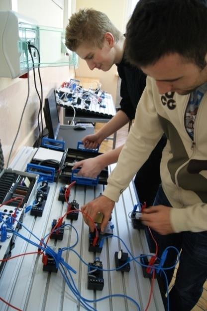 technik mechatronik (patronat WMT Politechniki Śląskiej) studia wyższe, proponowane wydziały: mechaniczny technologiczny, automatyki i robotyki, elektroniki i informatyki, elektryczny, energetyki,