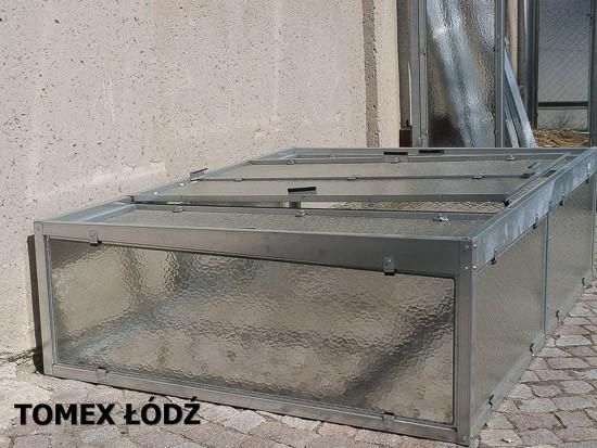 Do środkowej części można zamontować gazowy automat termiczny do samoczynnego otwierania co ułatwia obsługę i zapewnia doskonałe