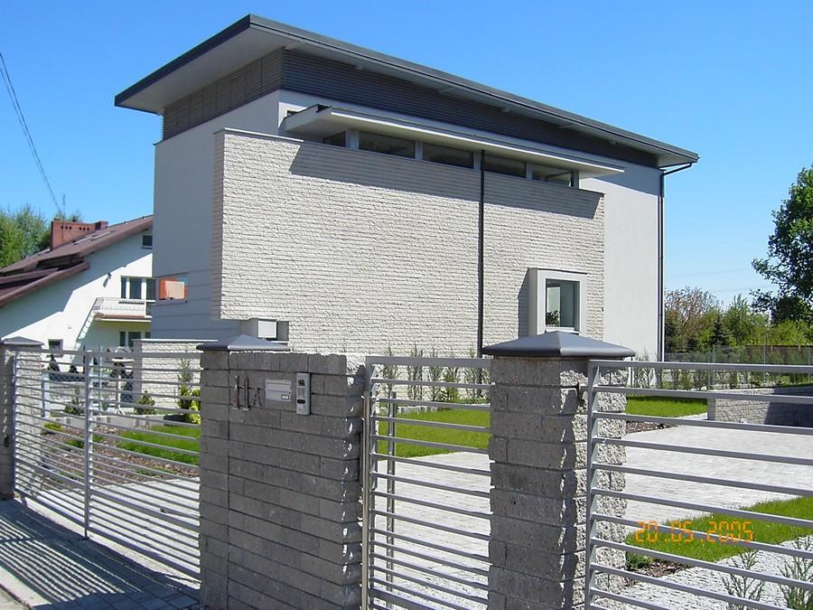 Pustaki łupane alternatywa dla cegły, drewna i metalu Beton to alternatywa dla takich materiałów jak: cegła, metal i drewno, z których również wykonuje się ogrodzenia.