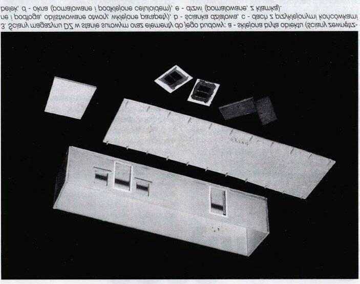 średnicy 0,1 mm (autor poleca stosowanie kanałowych wierteł dentystycznych) i wprowadzenie kawałka drutu nawojowego, z którego należy uformować klamkę.