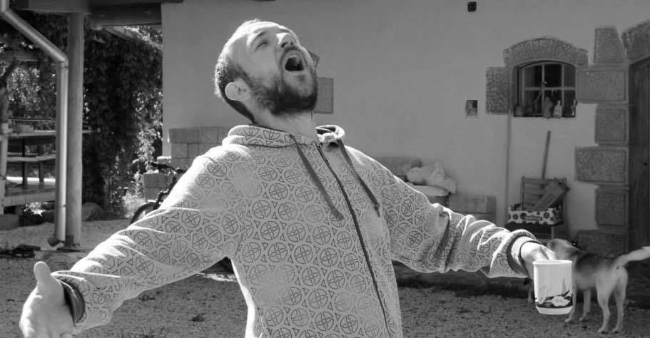 5 _ Listy z Kaplnky 0 2015 Juraj Adamučšin úvod do rozhovoru s Jurajom Adamučšinom o spievaní Juraj, ako sa ti páčia Taizé piesne? === Páčia sa mi. Veľmi. Ako ich hodnotíš ako umelec, odborník?