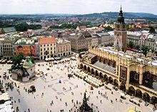 XIII-wieczne miasto kupieckie posiada największy w Europie rynek, liczne zabytkowe kamienice