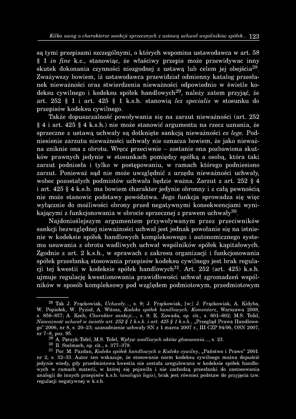 Kiłka uwag o charakterze sankcji sprzecznych z ustawą uchwal wspólników spółek... 123 są ty m i p rzep isam i szczególnym i, o k tó ry ch w spom ina ustaw o d aw ca w a rt. 58 1 in fin e k.c., stan o w iąc, że w łaściw y p rzep is m oże przew idyw ać in n y sk u te k d o k o n an ia czynności niezgodnej z u s ta w ą lu b celem jej obejścia28.