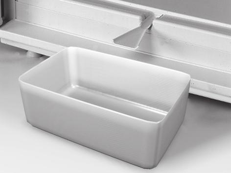 Nie dopuszczać do stykania się świeżych produktów układanych w zamrażarce i produktów wcześniej zamrożonych to zapobiegnie podwyższeniu temperatury wcześniej zamrożonych produktów i skróceniu terminu