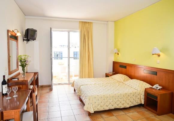 0,6 m, nieregularny kształt, słodka woda, ok. 45 m², gł.