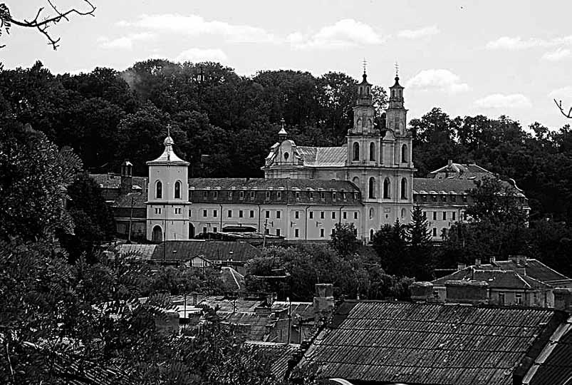Nad potokiem, na wzniesieniu na północ od rynku stoi cerkiew pw. św. Mikołaja, ufundowana przez Marię Mohylankę Potocką ok. 1610 r.