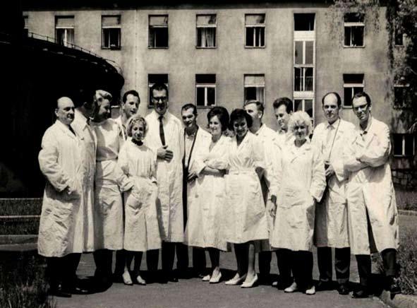 Zespół pracowników Zakładu Anatomii Patologicznej, wśród nich ówczesny kierownik Katedry i Zakładu prof. Aleksander Pruszczyński i prof.