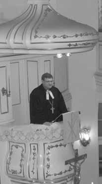 niemieckiego opozycjonisty, twórcy tzw. "Krêgu Krzy owej", skazanego na œmieræ za kontakty z zamachowcami na ycie Hitlera. Z okazji jubileuszu W czasie nabo eñstwa ekumenicznego (od prawej): ks.