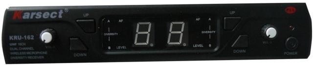 Przyciski UP/CUE s³u ¹ do wyboru oraz przewijania otworu w przód Przycisk UP/CUE w trybie stop: wciœniêcie powoduje cykliczne przechodzenie od pierwszego utworu do ostatniego.