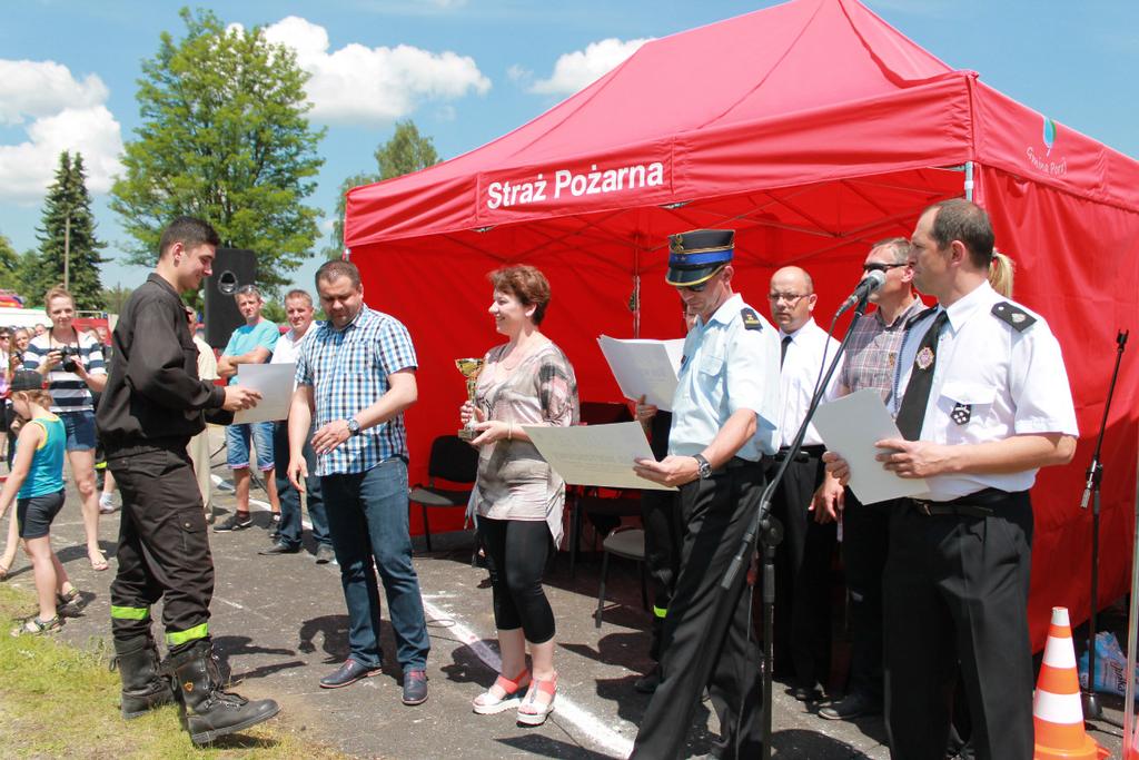 Nagrody zwycięzcom wręczał wójt Łukasz Stachera, Renata Mickiewicz, Sergiusz Wiśniewski i Mariusz Karkocha Podczas zawodów gośćmi specjalnymi wydarzenia