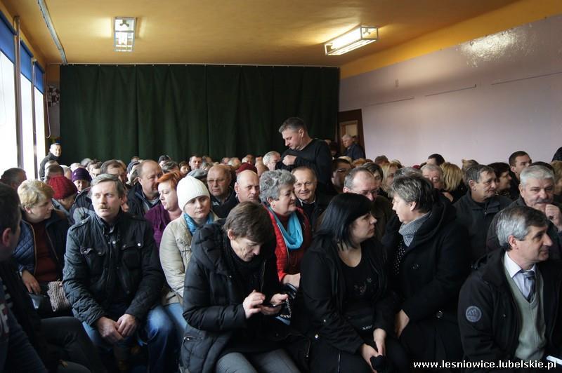 Dyplomy, puchary i upominki wręczył Pan Wiesław Radzięciak Wójt Gminy Leśniowice, który był jednocześnie sędzią turnieju. Serdecznie gratulujemy zwycięzcom oraz życzymy dalszych sukcesów.