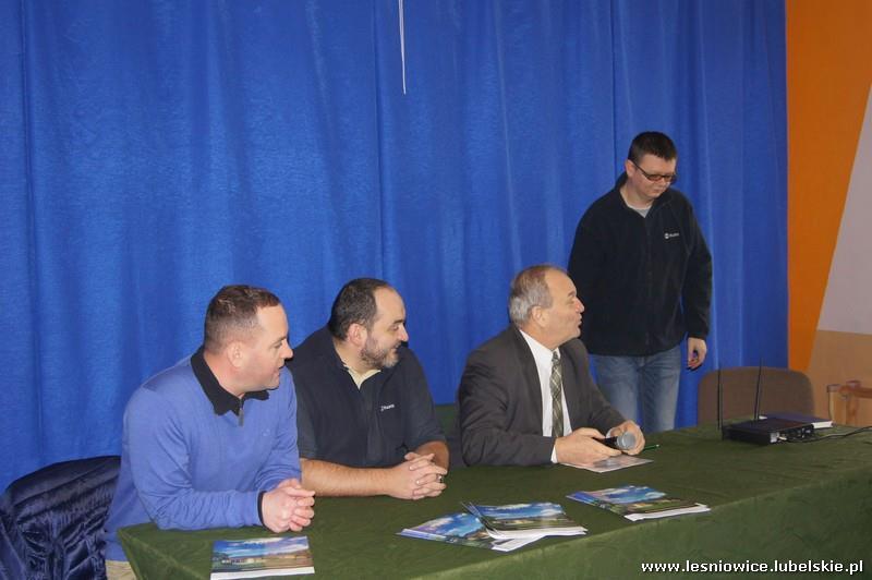 W spotkaniu udział wzięli Wójt Gminy Leśniowice Pan Wiesław Radzięciak, projektant instalacji sanitarnych oraz przedstawiciele firmy zajmującej się dystrybucją i