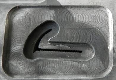 Struktura przypowierzchniowa matryc do wyciskania profili aluminiowych 9 a) b) c) Rys. 3.