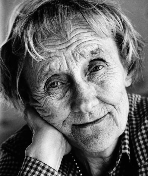 AUTORZY NASZYCH LEKTUR Astrid Anna Emilia Lindgren (ur. 14 listopada 1907 w Vimmerby, zm. 28 stycznia2002 w Sztokholmie) szwedzka autorka literatury dziecięcej.