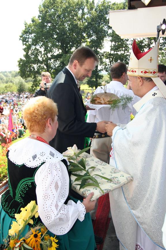 LUDŹMIERZ 2005 Podhalańskie Dozynki w Ludźmierzu na stałe wpisane są w kalendarz imprez kulturalnych.