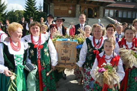 naszej wspaniałej Królowej Podhala podziękować za tegoroczne plony. Truteń ze Skawy, zespół regionalny Robcusie z Rabki, a także zespoły góralskie i orkiestry dęte z terenu Podhala.