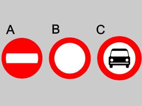 zachować ostrożność przy zmianie toru jazdy Tak A017 504 Który znak zabrania wjazdu motocyklom