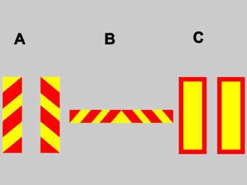 C078 685 Które tablice mogą być umieszczone z tyłu przyczepy ciągniętej przez samochód ciężarowy, jeżeli długość tego zespołu przekracza 8 m? A. A Nie B. B Nie C.