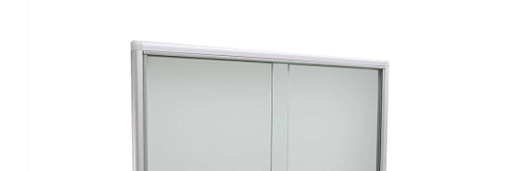 Gablota wykonana z owalnych profili aluminiowych anodowanych na srebrno. Narożniki łączące profile za pomocą głowic o zaokrąglonym kształcie wykonane z tworzywa sztucznego w kolorze profili.